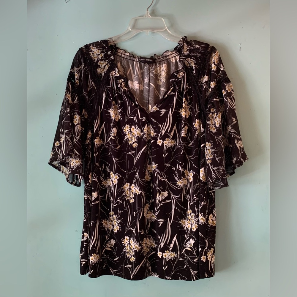 Lynn Ryan ladies black and white floral blouse size 1X